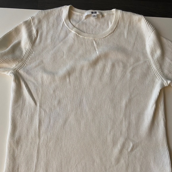 Uniqlo Tops - Picture 5 of 8